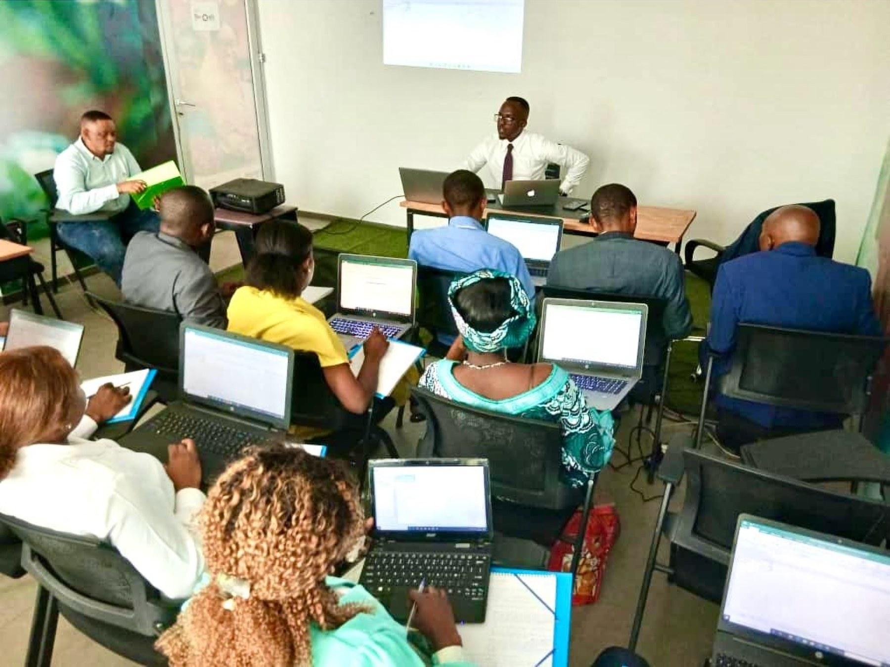 Séance de formation sur ordinateurs au centre Computer's House of Kinshasa